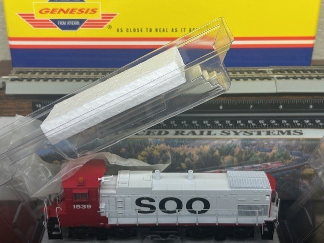 SOO LINE MP15ac SWITCHER LOCO – DC/DCC Ready – HO Scale -” GENESIS ” NEW OOP