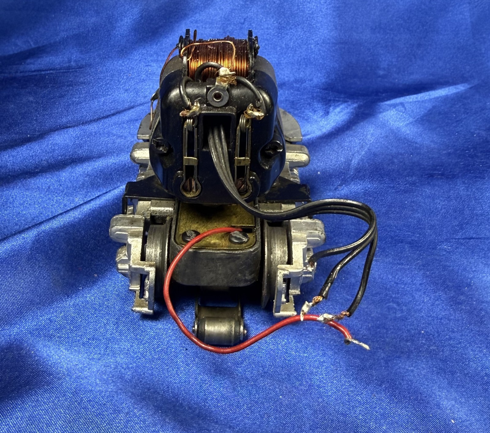 Lionel 2343 Santa Fe F3 Diesel Front Motor and Truck w MagneTraction