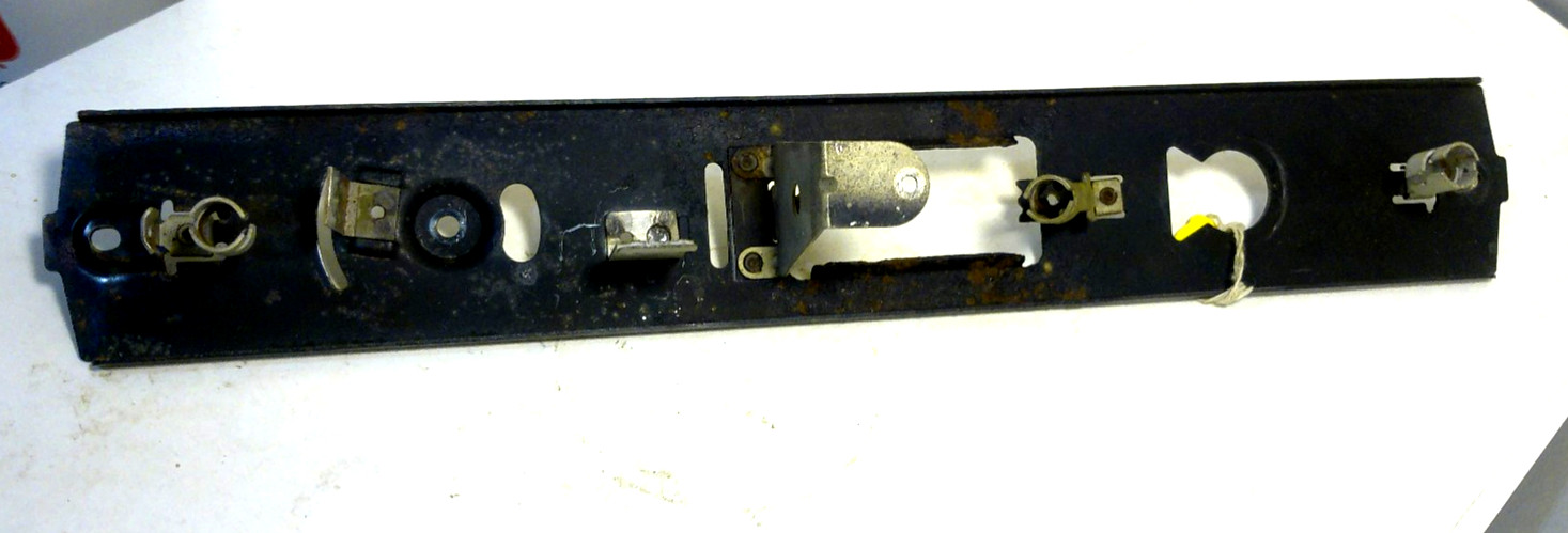LIONEL 400 OR 404 POWERED RDC-9, BUDD CAR FRAME WIHT ALL SOCKETS AND BRACKETS.