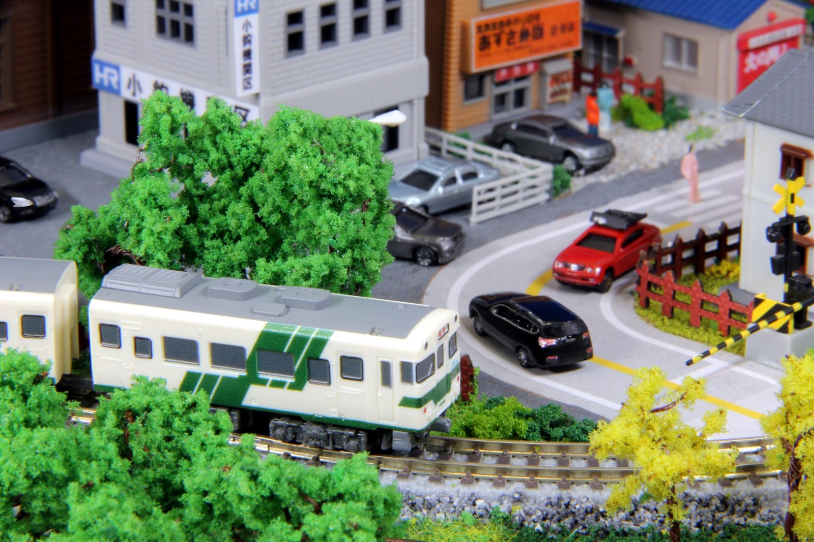 Rokuhan Z Gauge Z Shorty Kiha 58 Hiroshima Express Color ST010-4