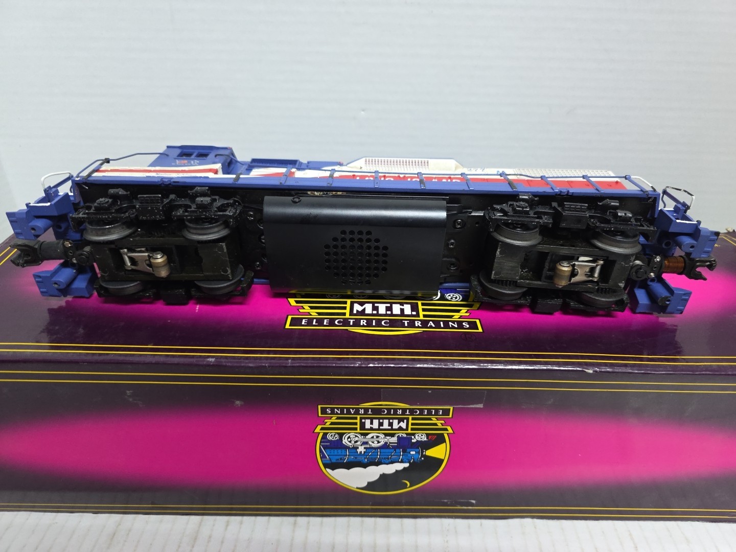 MTH Premier 20-2226-1 Long Island RR #269 GP38-2 Diesel Engine Not Tested (A5)