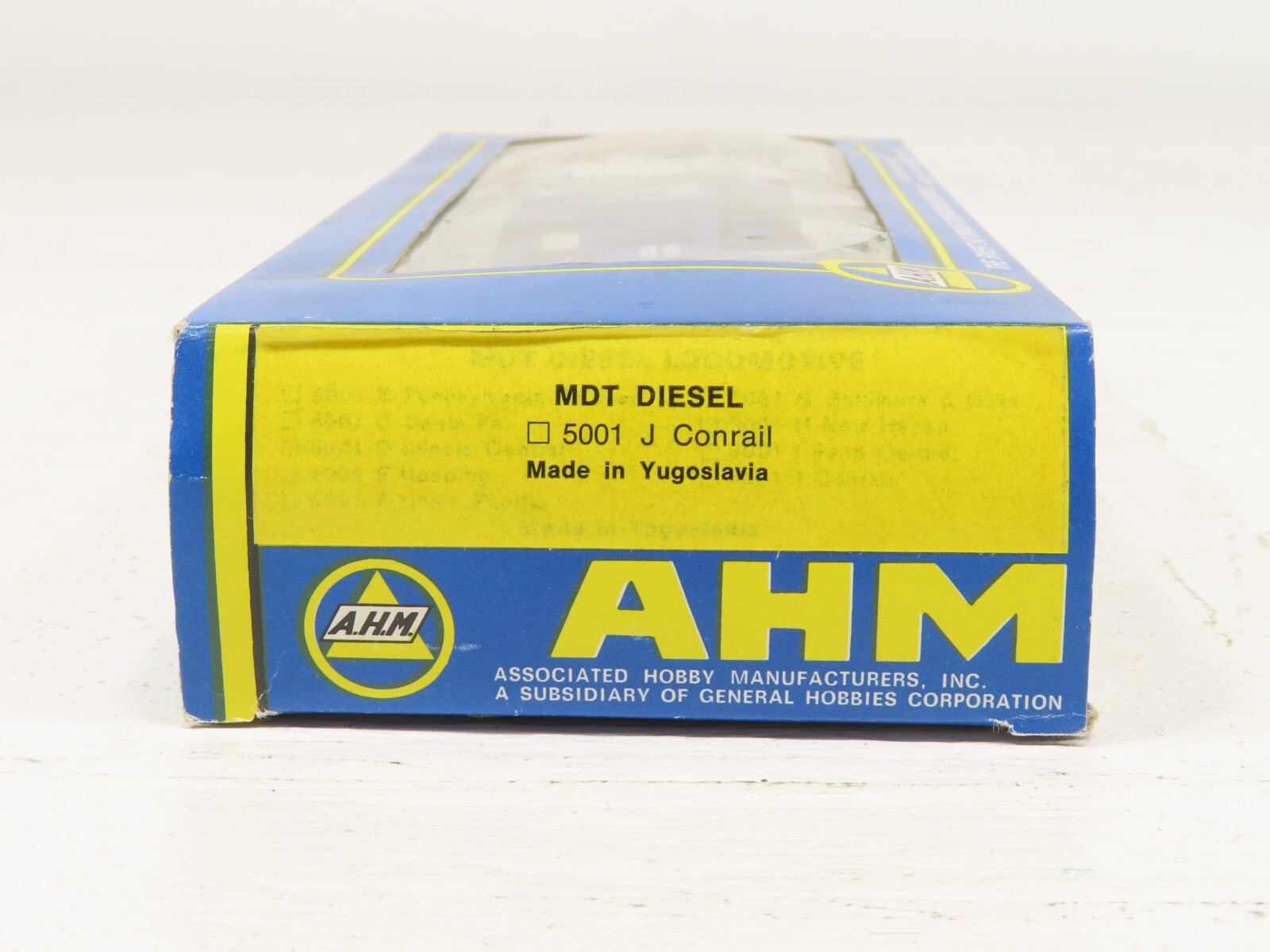 AHM 5001 HO MDT Diesel Conrail Switcher Loco Cab # 8765 LN