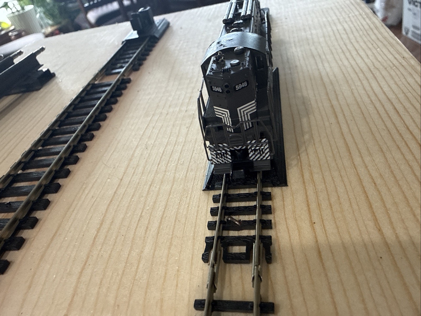 Atlas N Scale Locomotive #48413 GP-9 TT NYC New York Central #5946 NY