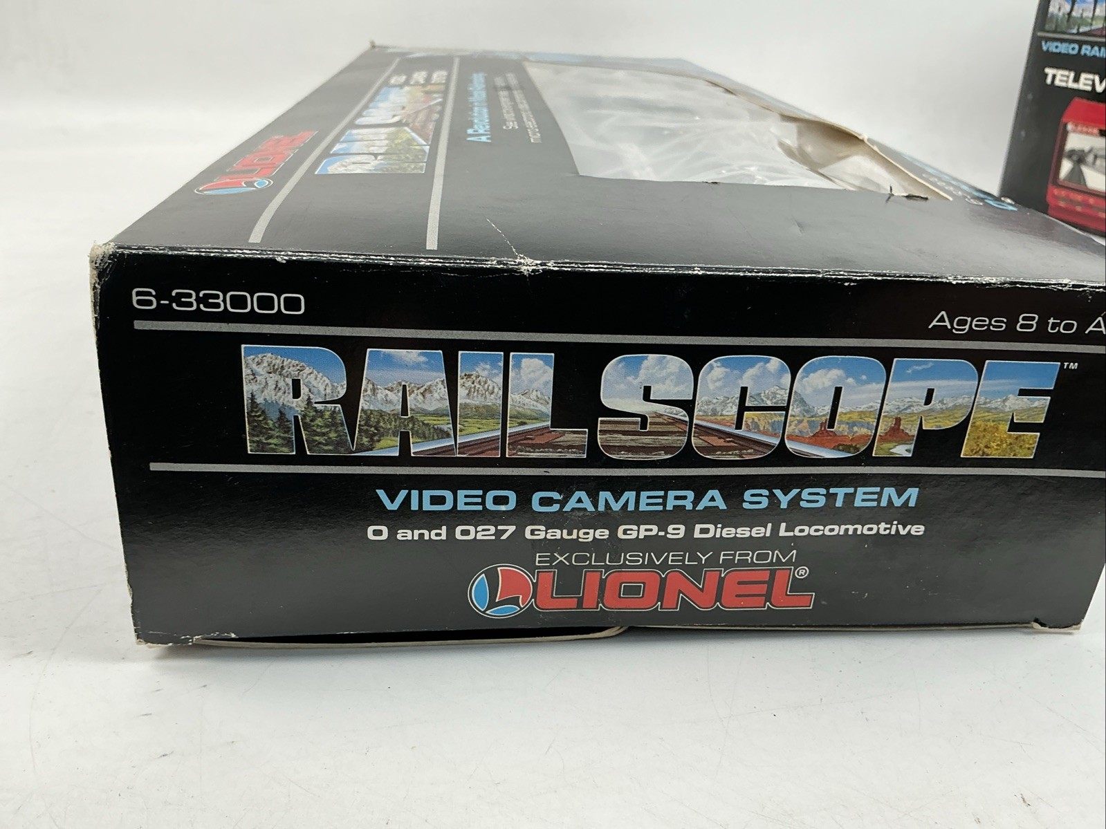 Lionel O Guage 6-33000 and 6-33002 Rail Scope Train & Television Set