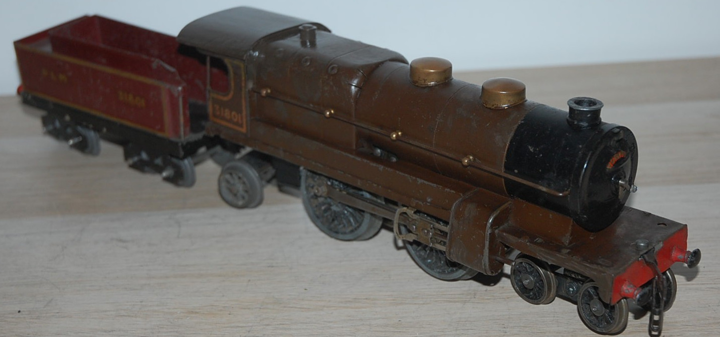 HORNBY O GAUGE CLOCKWORK ‘NORD’ LOCOMOTIVE AND TENDER IN BROWN LIVERY