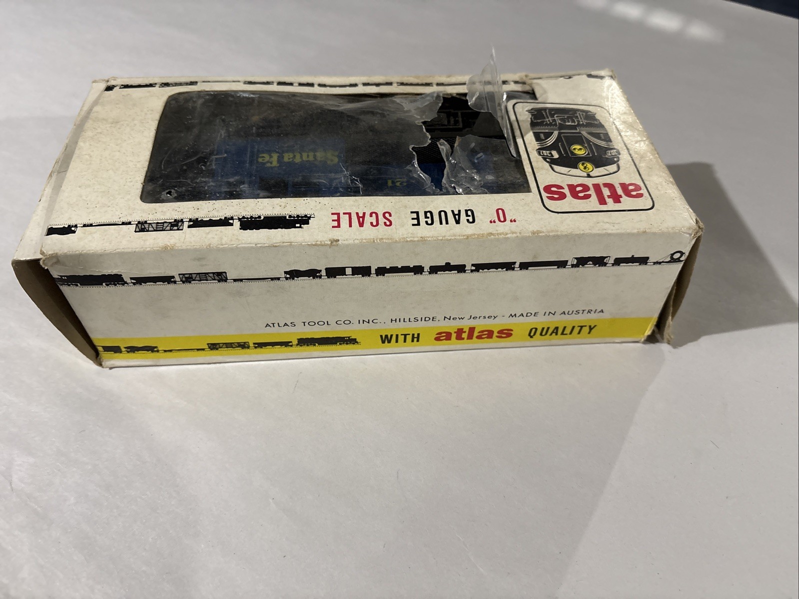 ATLAS INDUSTRIAL SWITCHER 21 SANTA FE O GAUGE NO 6121 BLUE YELLOW GRAY TRAINS
