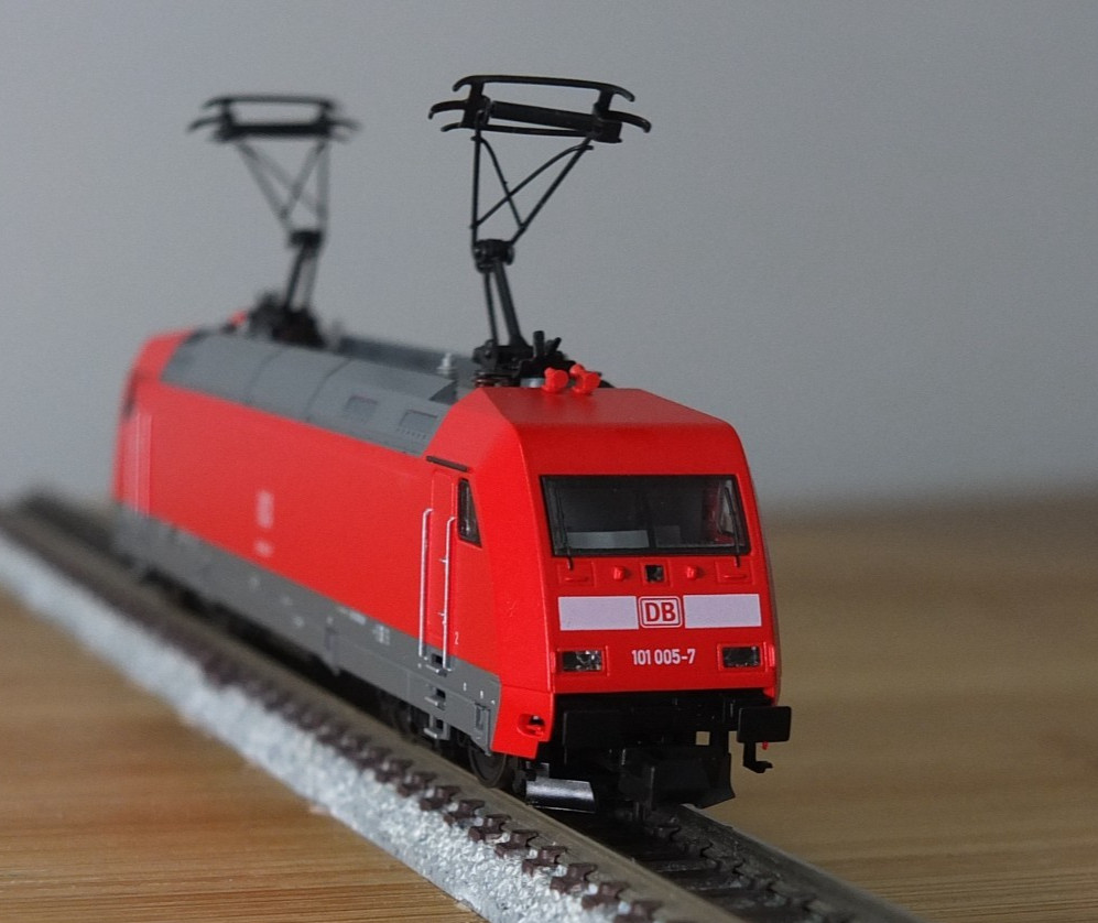 Fleischmann 7355 K N gauge DB BR 101 electric locomotive in red livery
