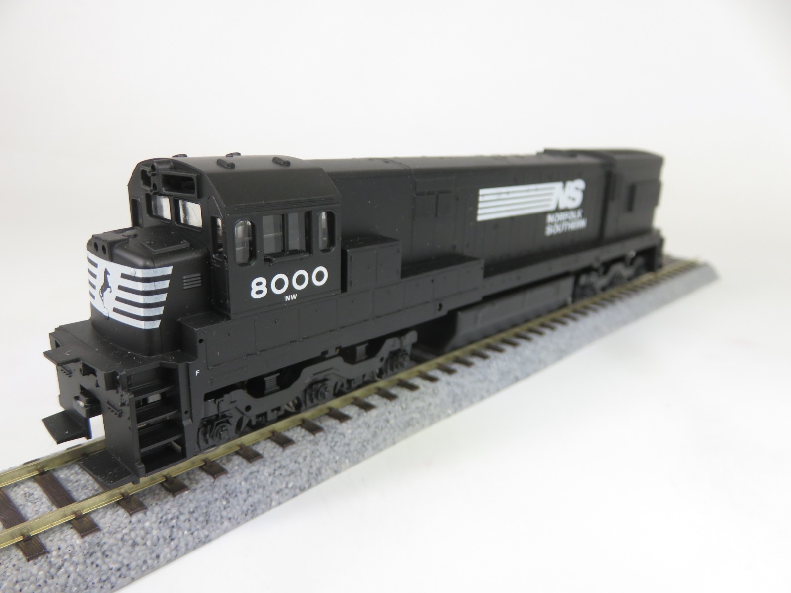 Athearn Blue Box 3467 HO Scale NS Norfolk & Southern GE U30C Diesel Locomotive
