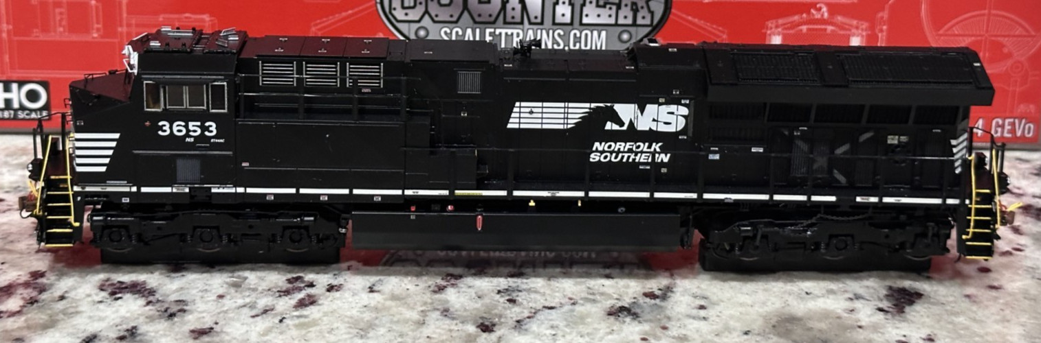 ScaleTrains HO GE ET44AC Norfolk Southern NS #3653 W/ DCC Loksound