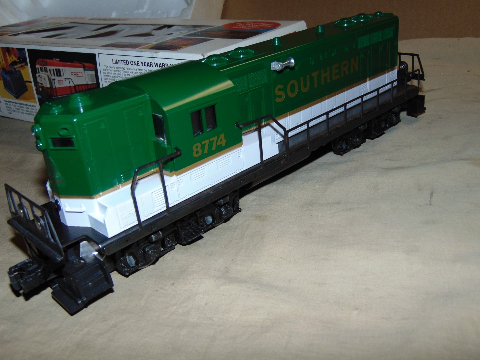 LIONEL O 8774 SOUTHERN GP-7 DIESEL IN ORIGINAL BOX