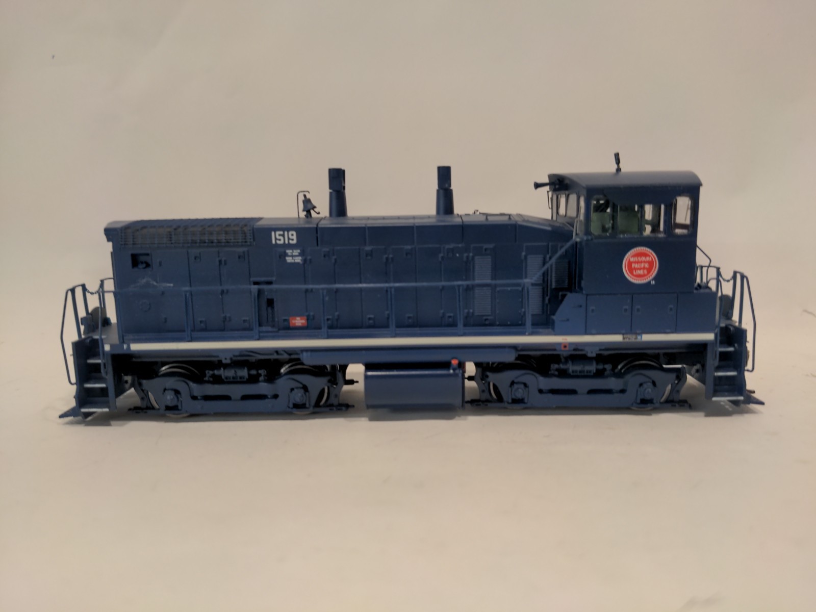 Athearn HO Missouri Pacific #1519 SW1500 Diesel Locomotive Switcher 95846