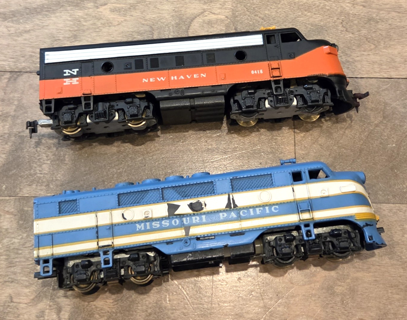 Varney/TYCO HO Scale F Units – Locomotives Missouri Pacific New Haven 0418 Train