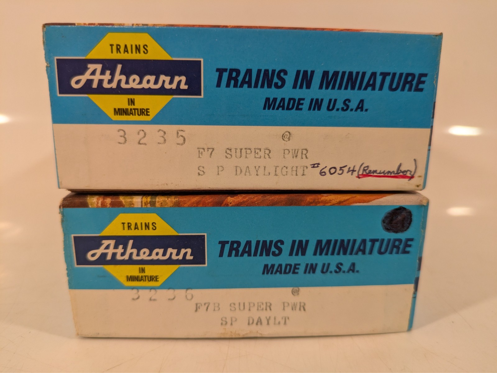 HO EMD F7A /F7B Set (Both Powered) Southern Pacific Daylight DC NIB NOS # 3235/6