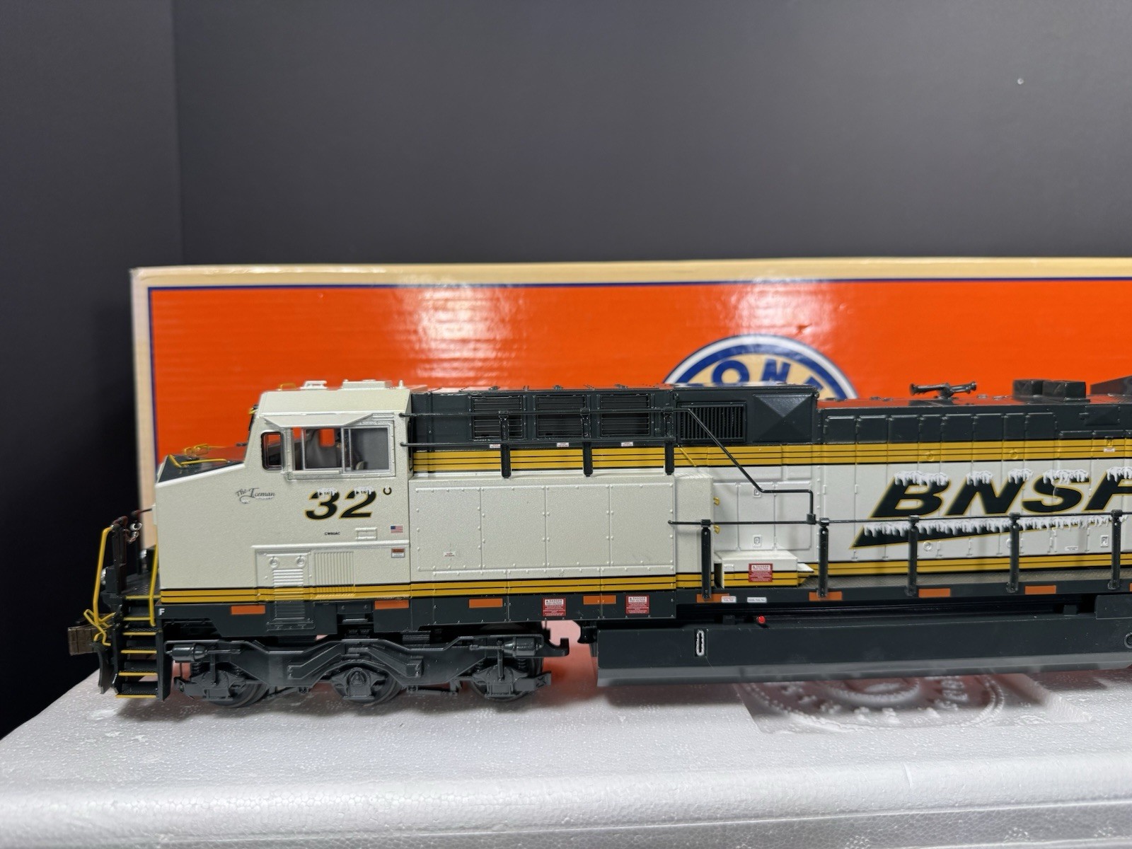 Lionel LEGACY 6-31783 BNSF Ice Cold Express AC6000 diesel engine #32 EX