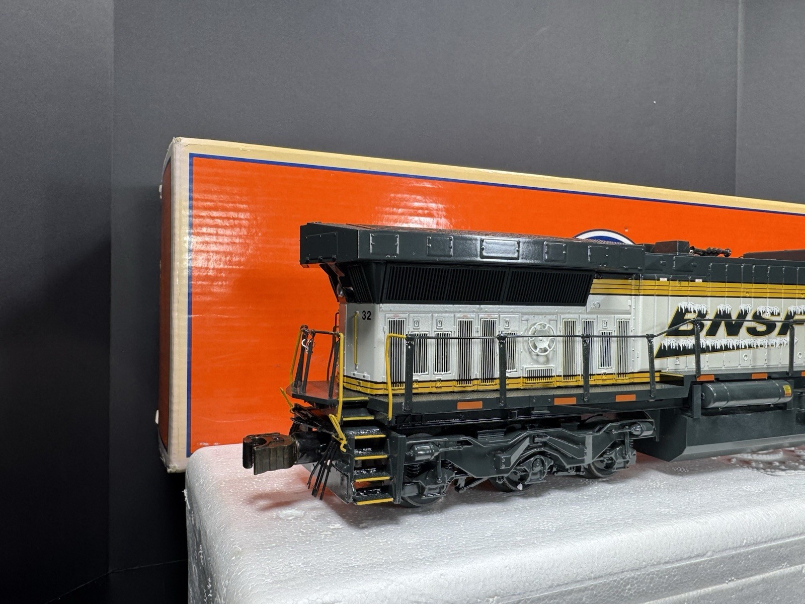 Lionel LEGACY 6-31783 BNSF Ice Cold Express AC6000 diesel engine #32 EX