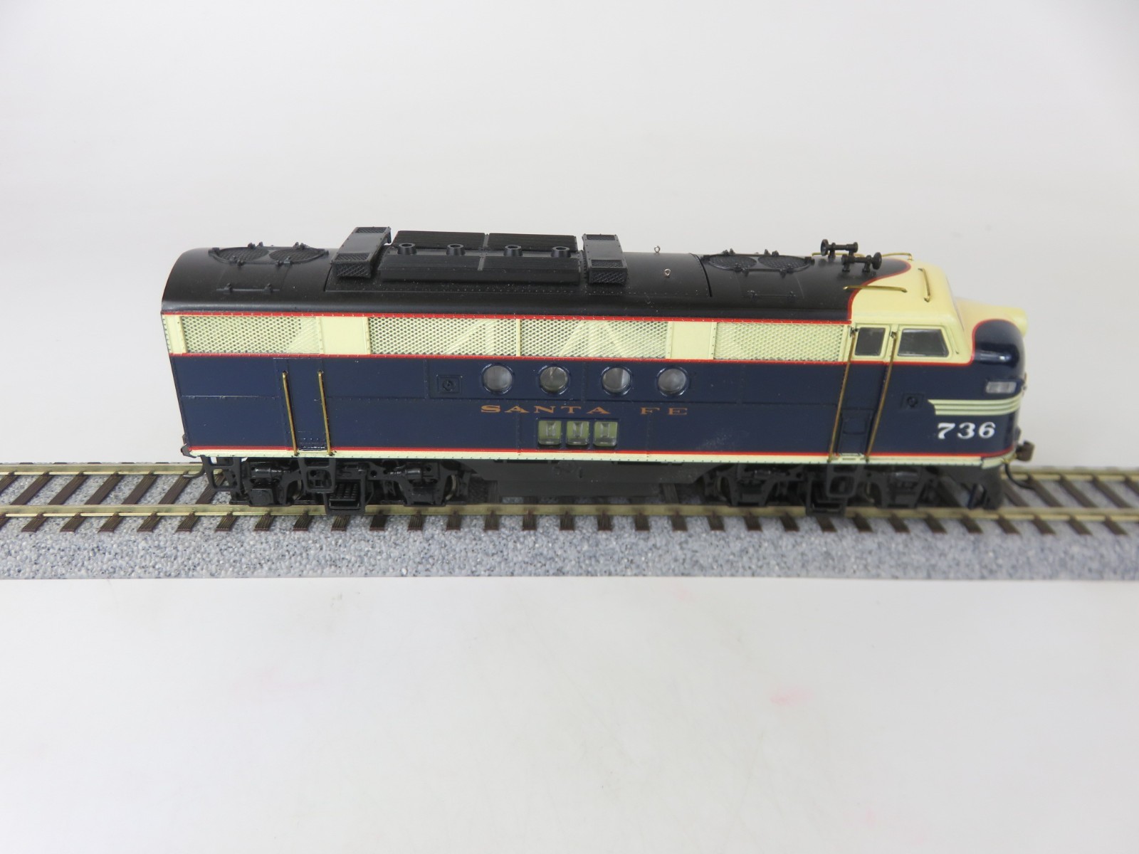 Stewart Hobbies HO Scale AT&SF Santa Fe EMD FT Diesel Locomotive #736 DCC