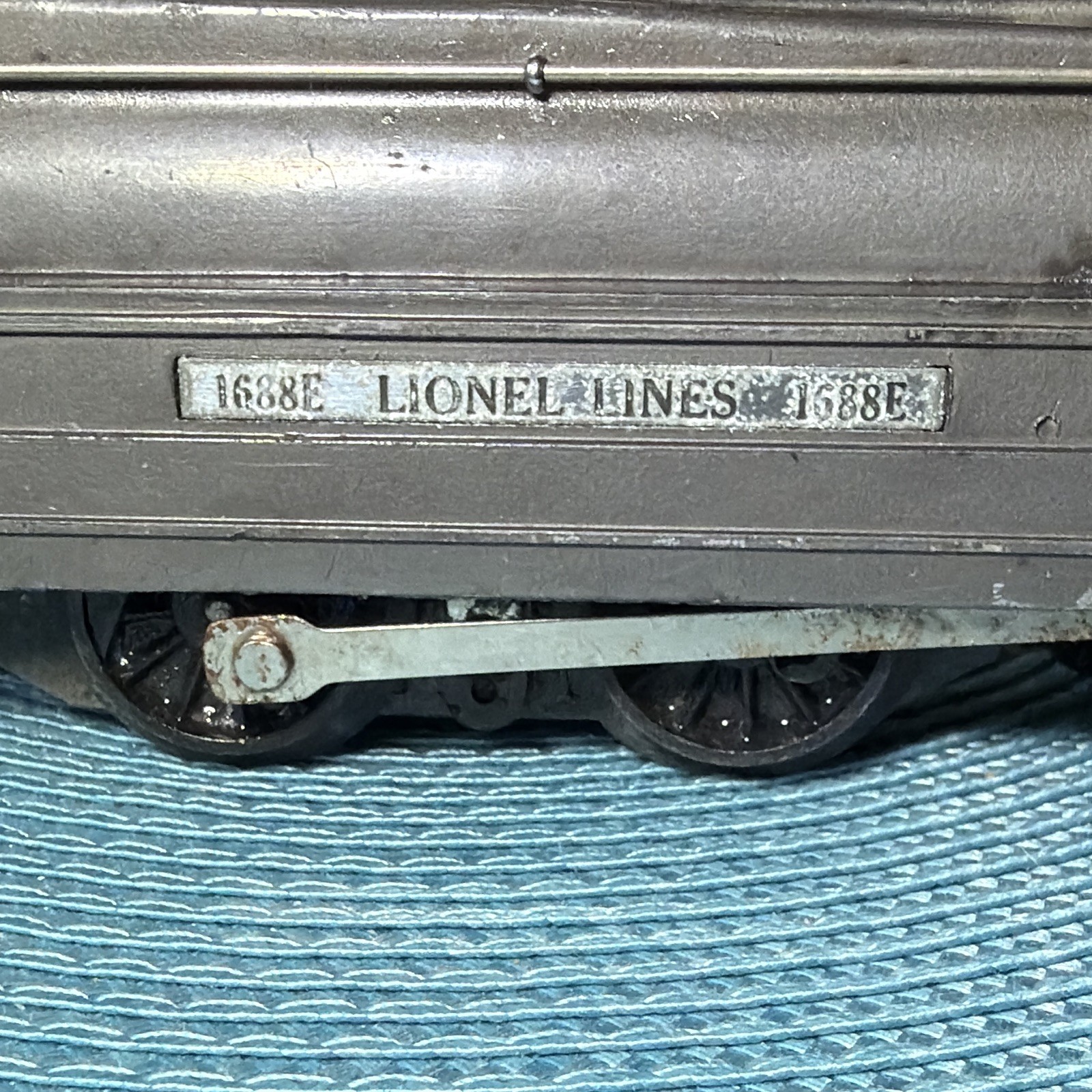 Lionel O-27 1:48 Steam Locomotive Lionel Lines 2-4-2 Gray MPN 1688E. UNTESTED.