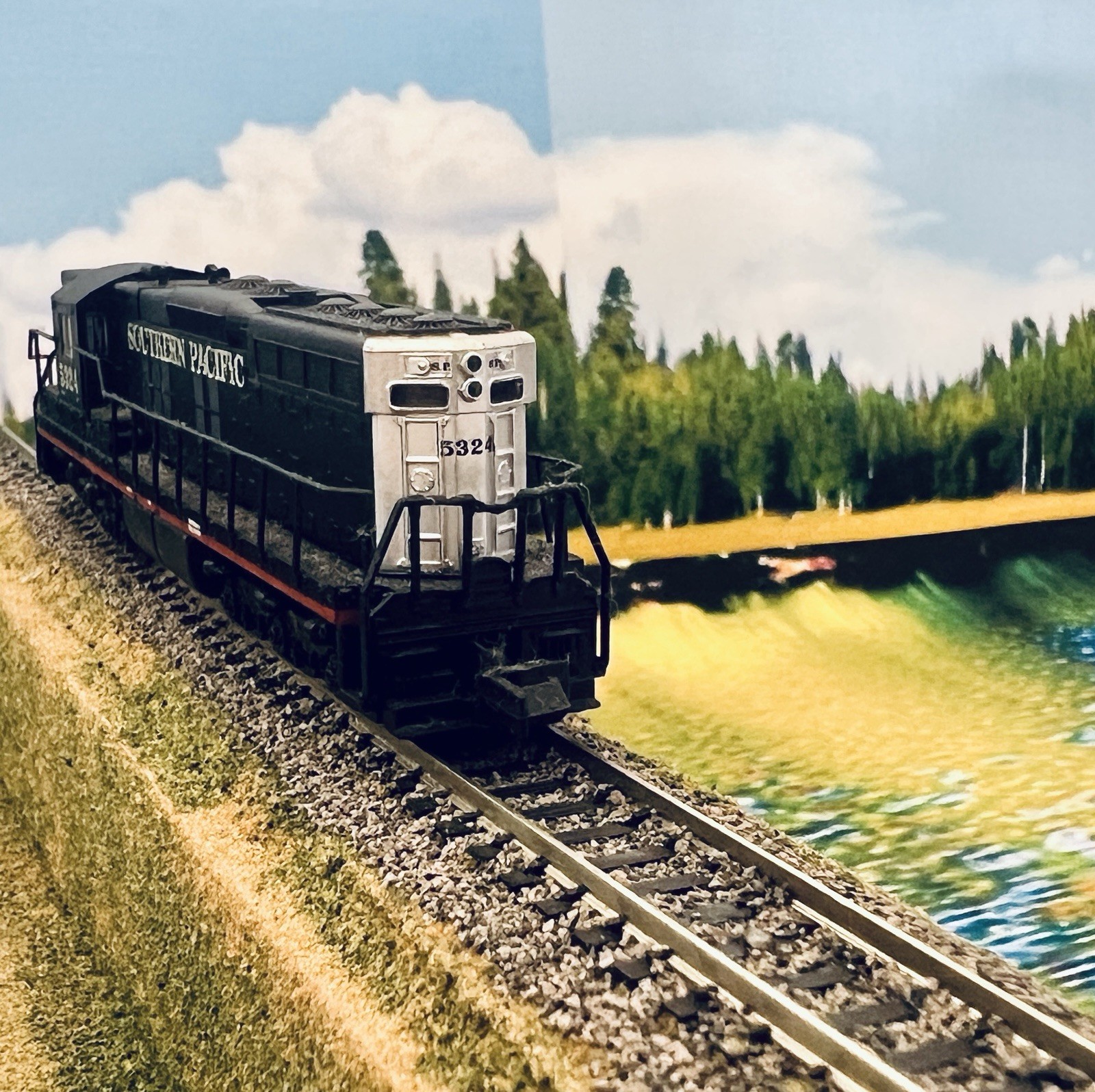 N Scale Life-Like 7729 EMD SD 7 SP Locomotive Black Widow #5324 (Tested) Engine