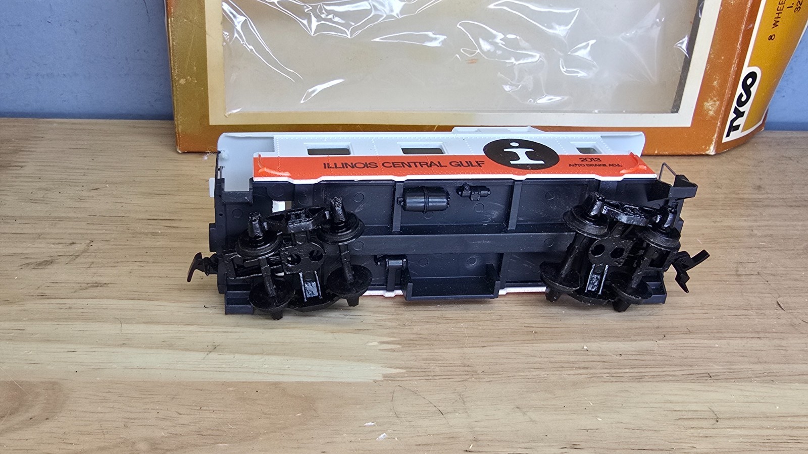 Tyco Illinois Central Gulf 8-Wheel Train Caboose ICG No. 327Z HO Scale with Box