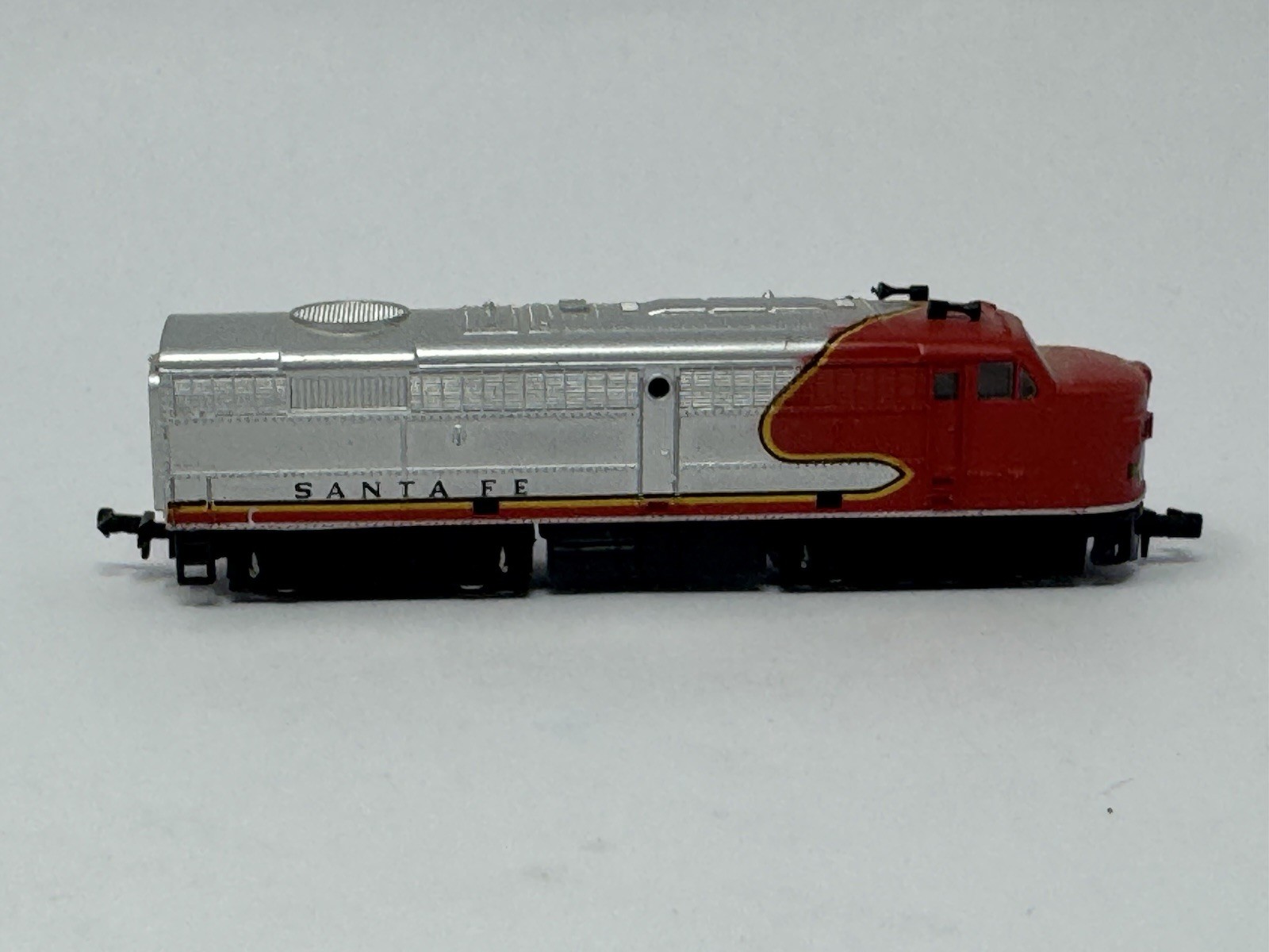 Model Power Mehano Santa Fe Alco FA-2 Diesel Locomotive Tested