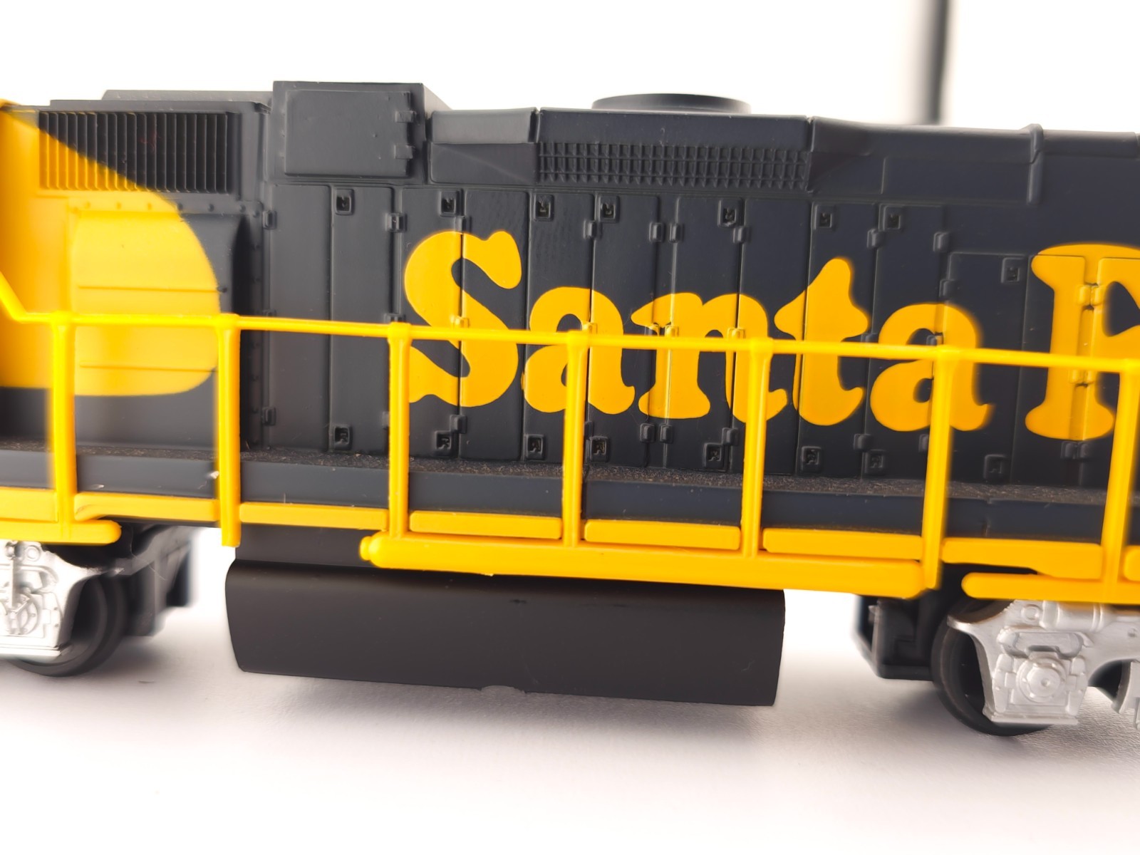 Life-Like HO Scale Santa Fe GP38 DUMMY Diesel Locomotive #3600 Model Train