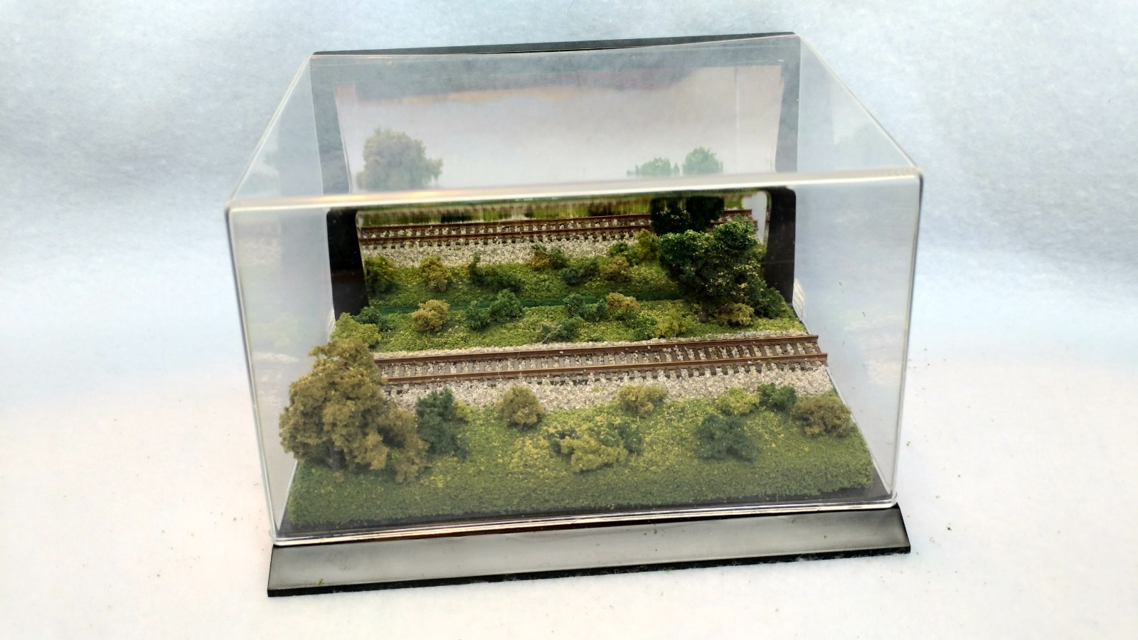 Z SCALE DISPLAY MIRROR CASE – GREAT VIEW FOR ANY Z LOCO OR CAR