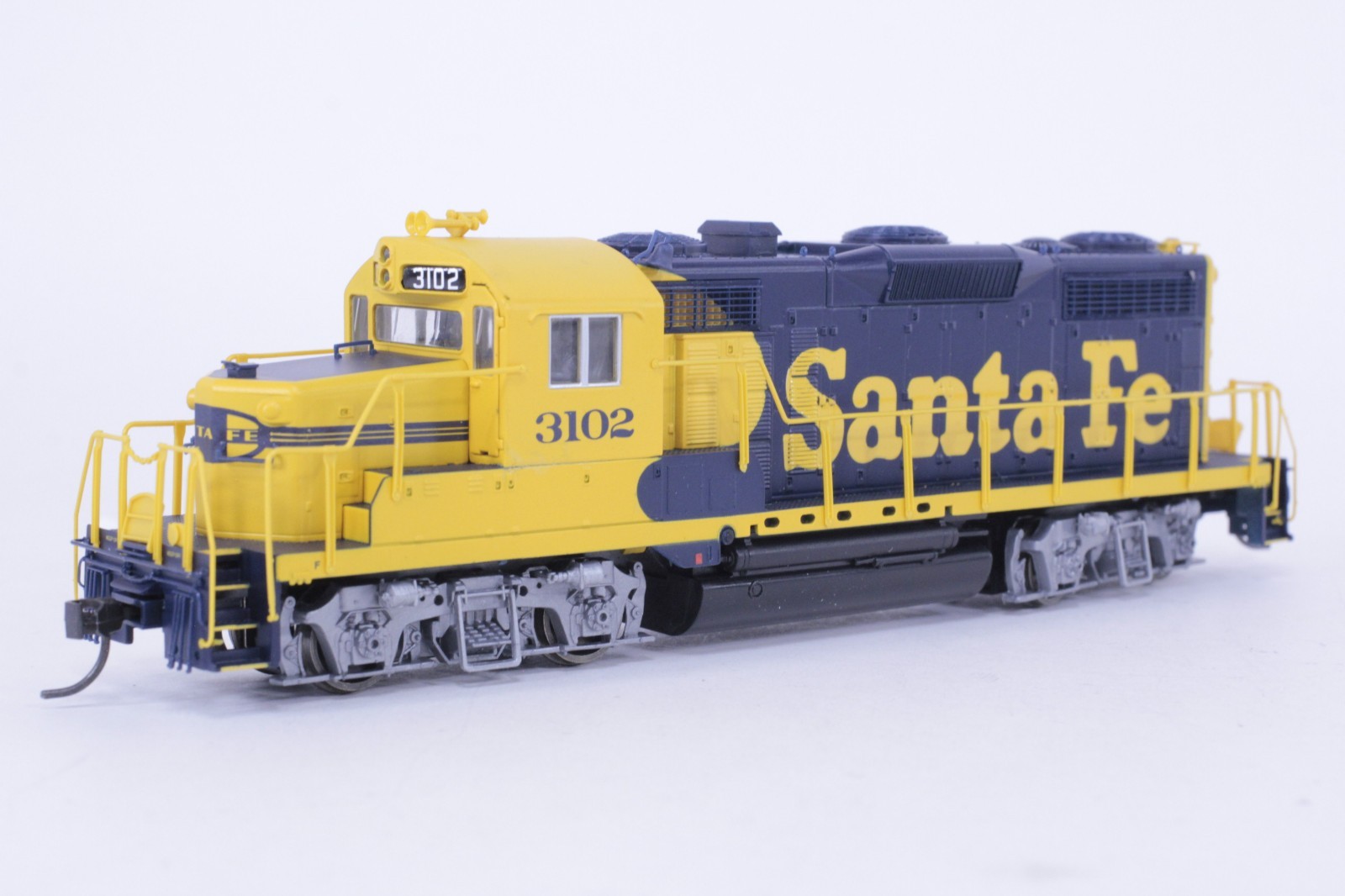 Proto 2000 HO Scale Santa Fe #3102 GP20 DC Powered Locomotive New Gears