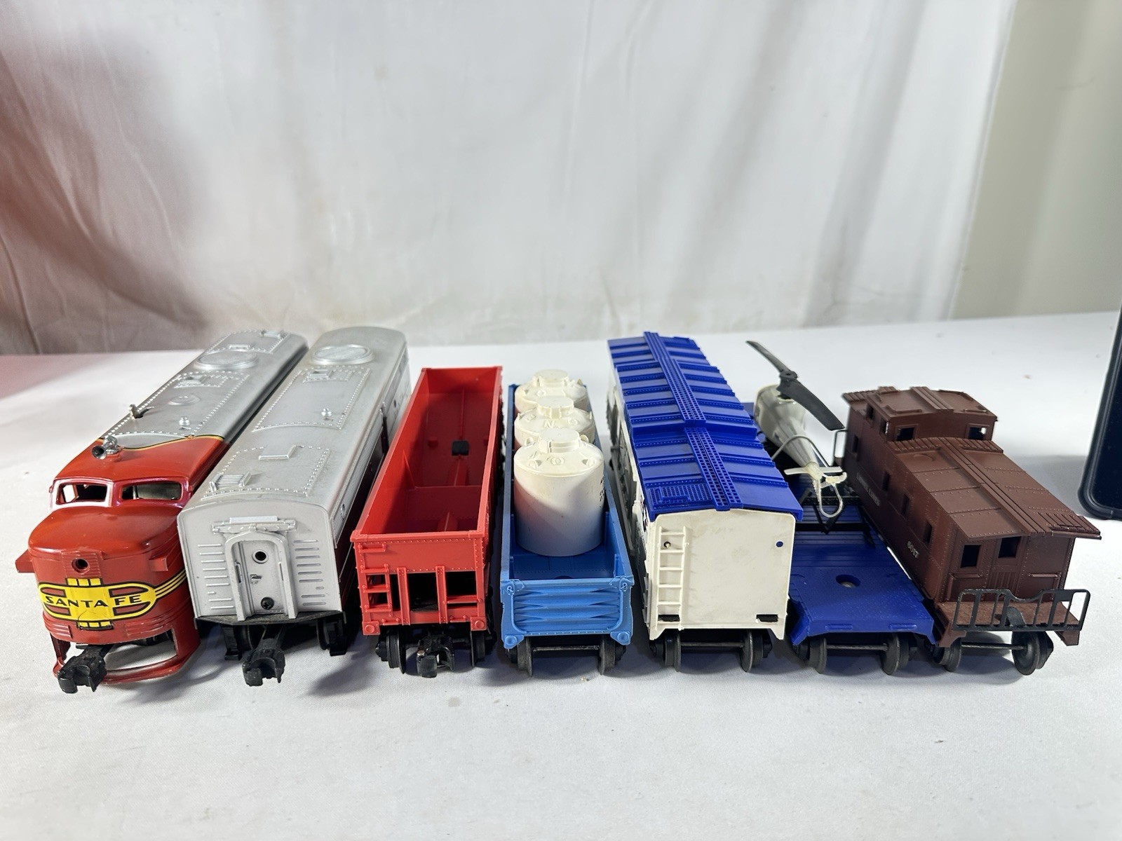 Beautiful Lionel Original Postwar BOXED Santa Fe Sears Promotional Set #9673!