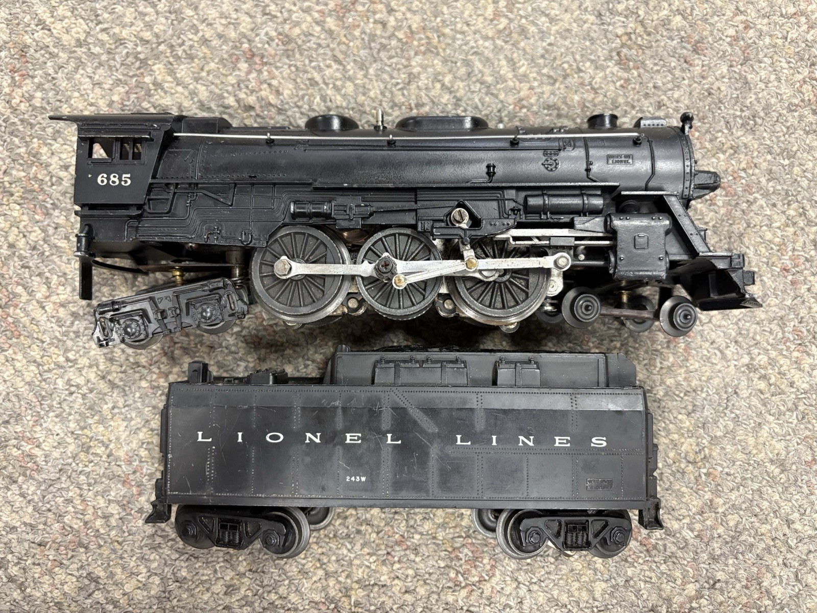 + Lionel Postwar O Gauge 685 4-6-4 Steam Locomotive w/ 243W Whistle Tender