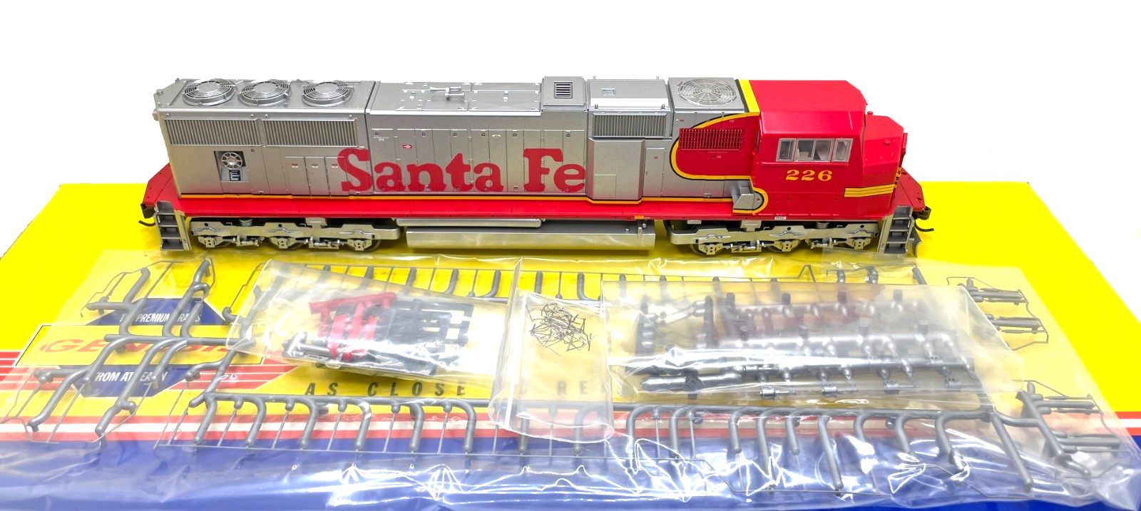 HO ATHEARN GENESIS G6137 SD75M SANTA FE # 226