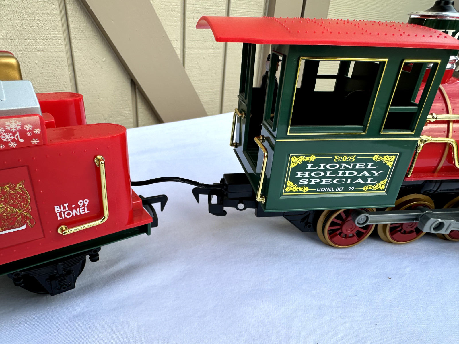 1999 Lionel “G” Gauge Holiday Train Set Locomotive