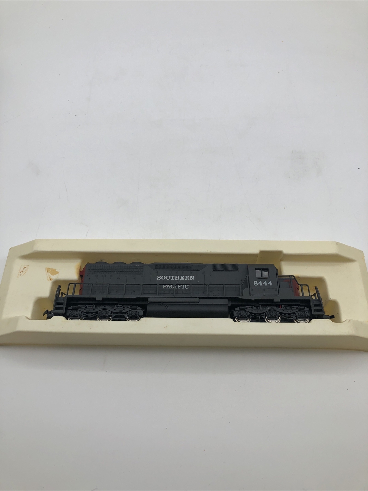 AHM #5030-06 EMD SD-40 Diesel Road Switcher HO 1:87 Scale NOS Tested See Video