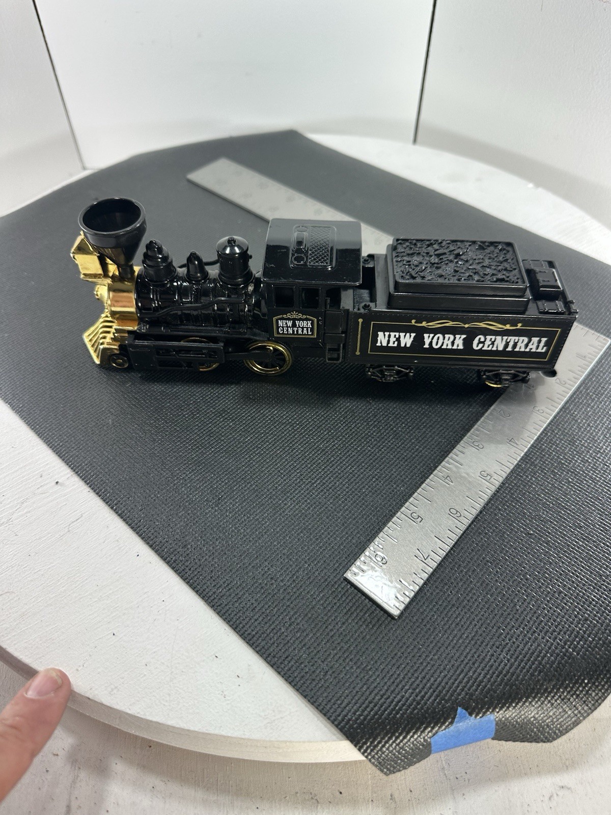 New York Central Classic Steam Engine Locomotive Train Black Gold Plastic
