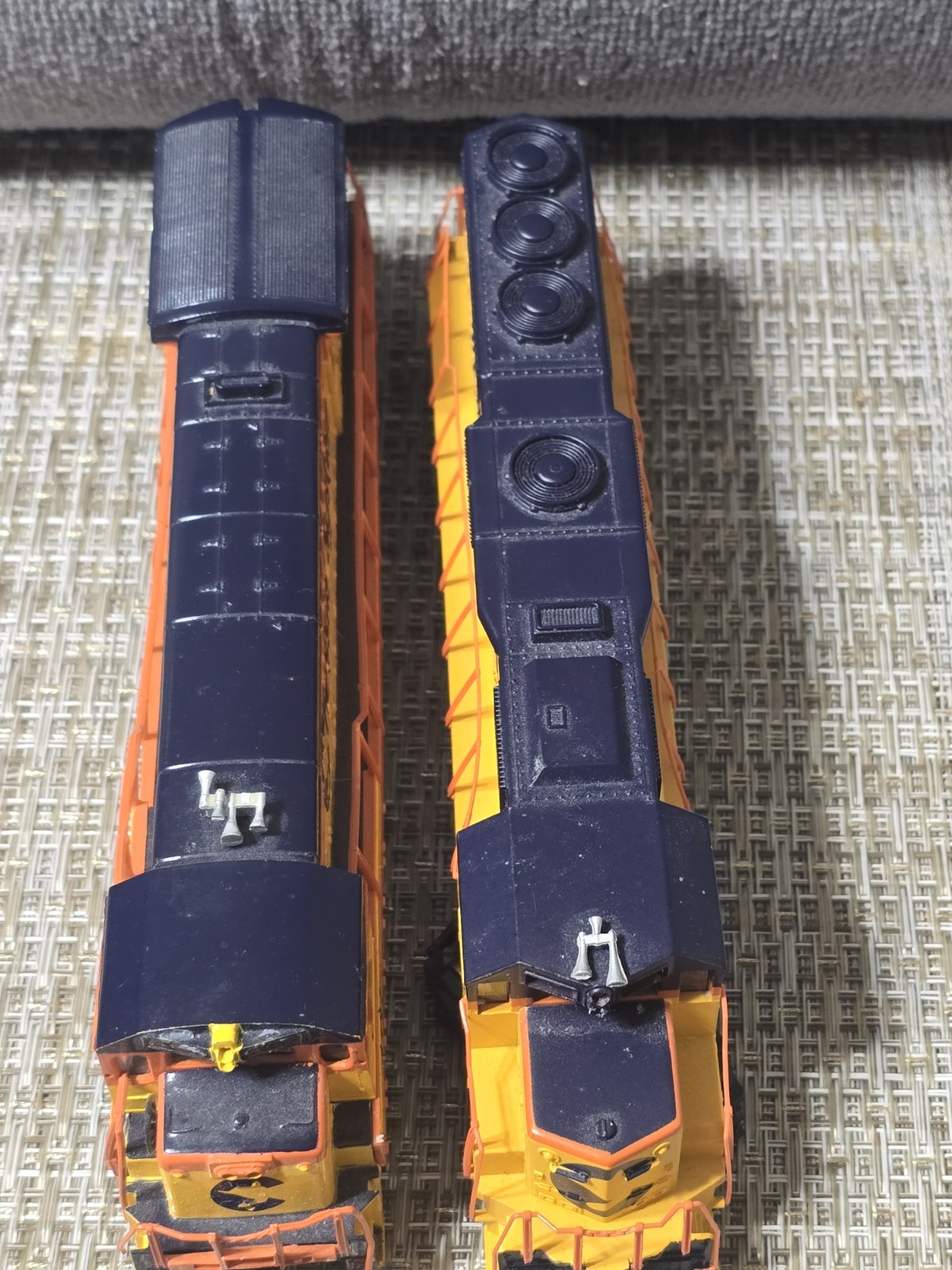 Lot of 2 Bachmann HO Scale Diesel Locomotives-Chessie System B&O & C&O – Powered