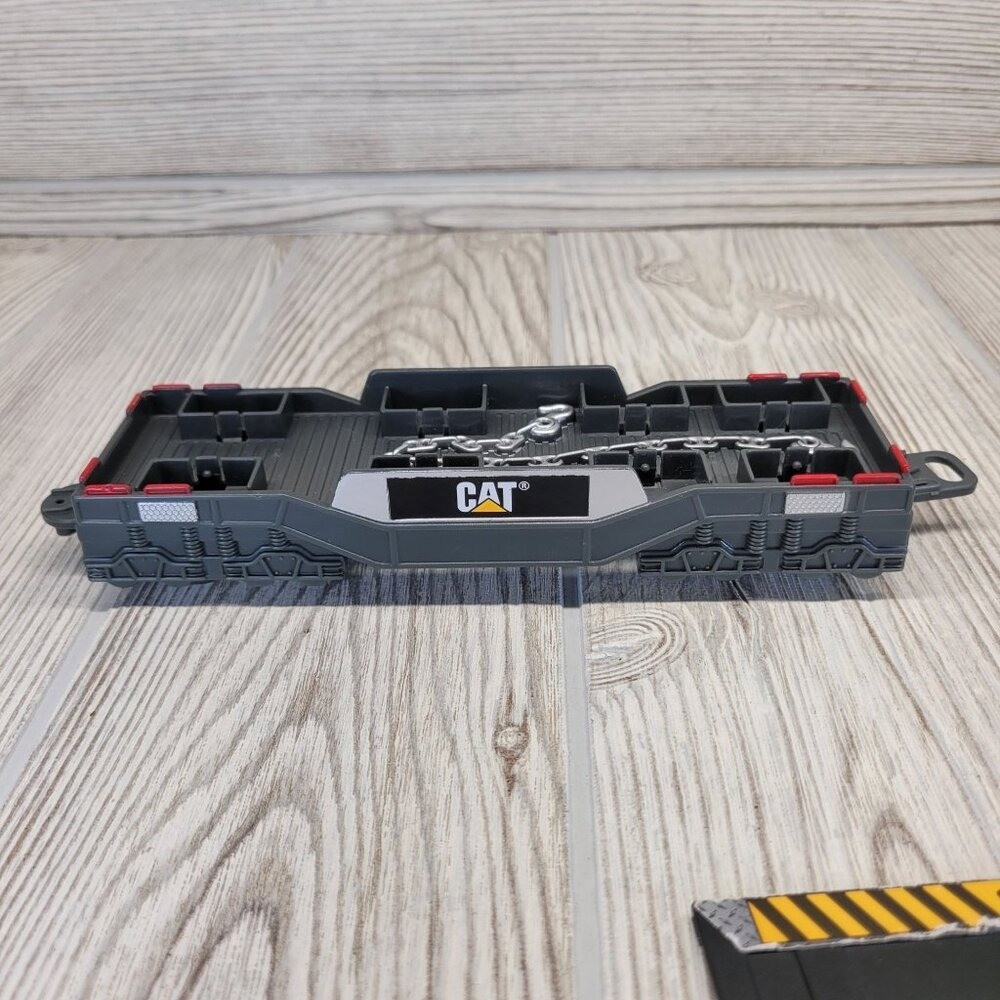 Toy State Caterpillar Construction Express Train Track Set Motorized Locomotive
