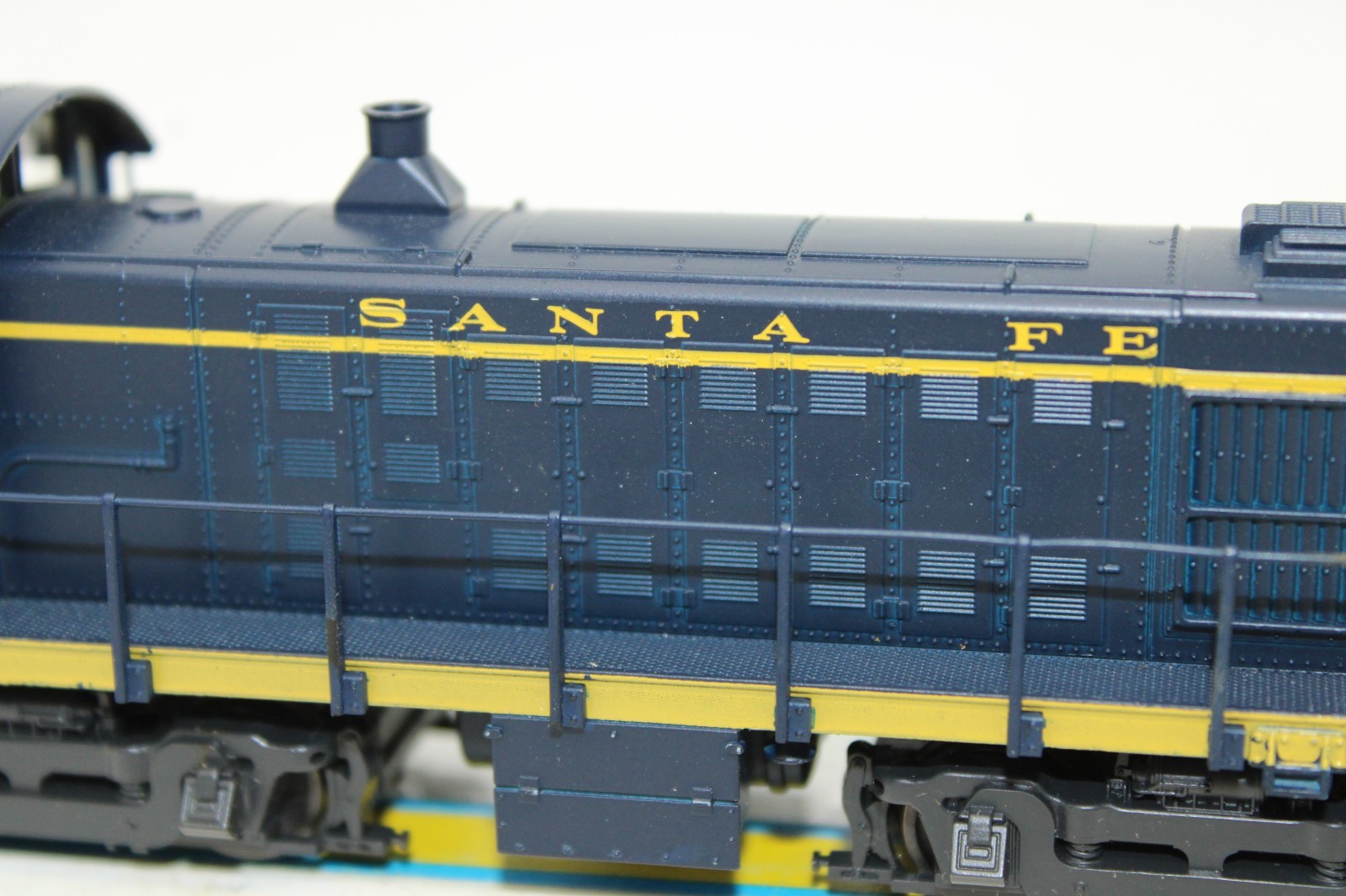 Atlas HO Scale ATSF Santa Fe Alco S4 Diesel Locomotive #1526 8277