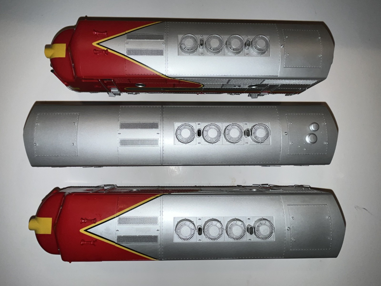 Lionel Modern 14588 Santa Fe F3 ABA with Railsounds, all boxes. Lightly run.