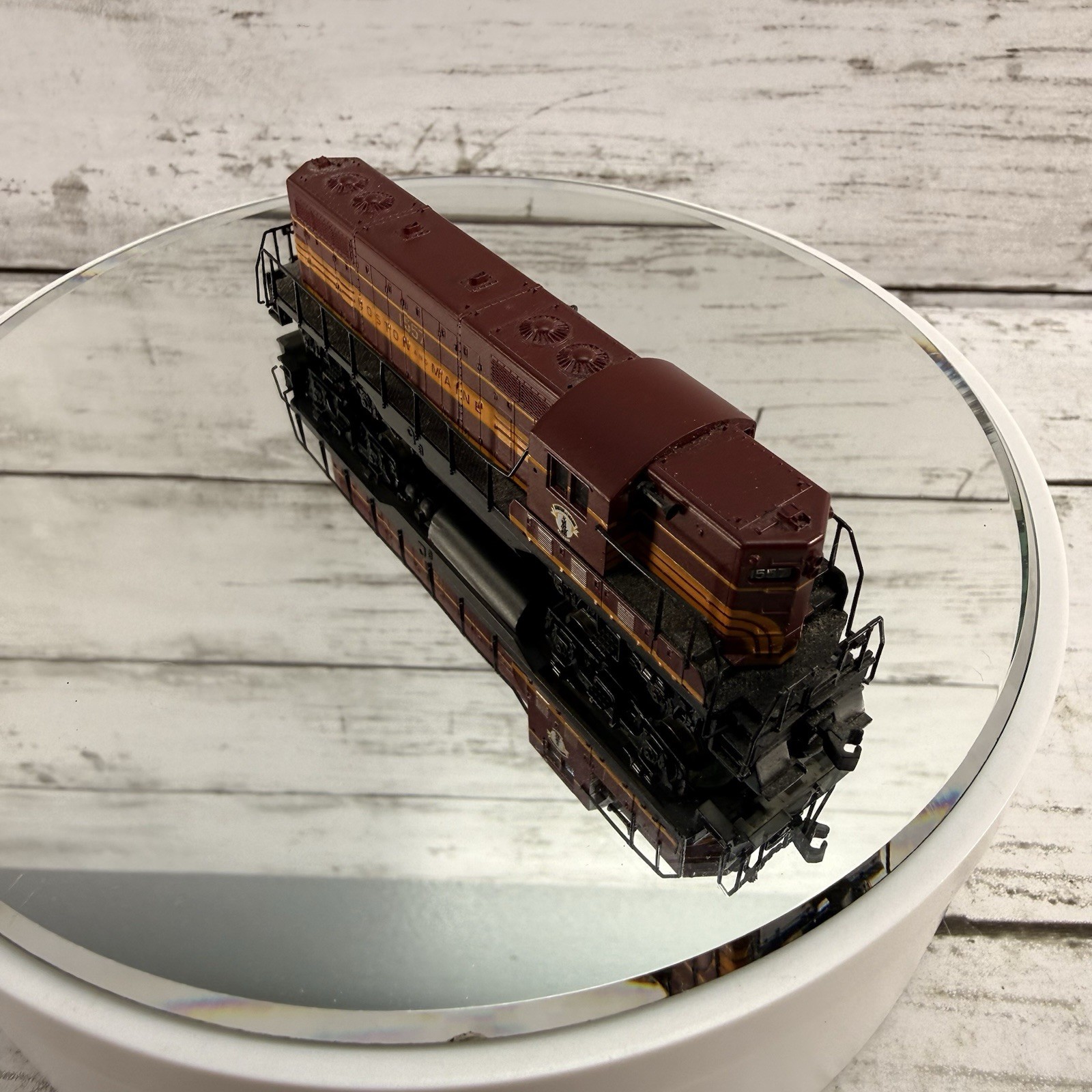 Atlas 48005 N Scale GP7 Phase 1 Boston Maine #1557 B&M Diesel Locomotive READ