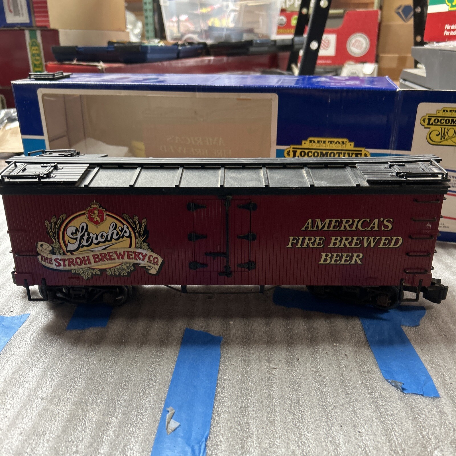 Delton Locomotive Works: #4258 Strohs Beer Reefer Boxcar G Scale