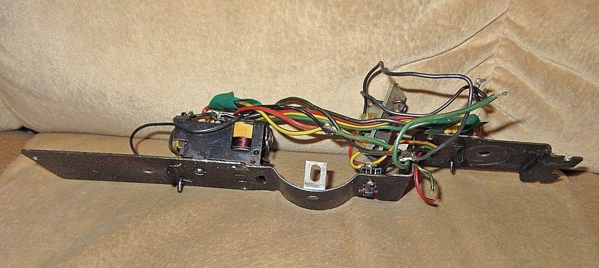 AMERICAN FLYER PA SINGLE MOTOR FRAME W/REMOTE CONTROL UNIT,& HEADLAMP BRACKET