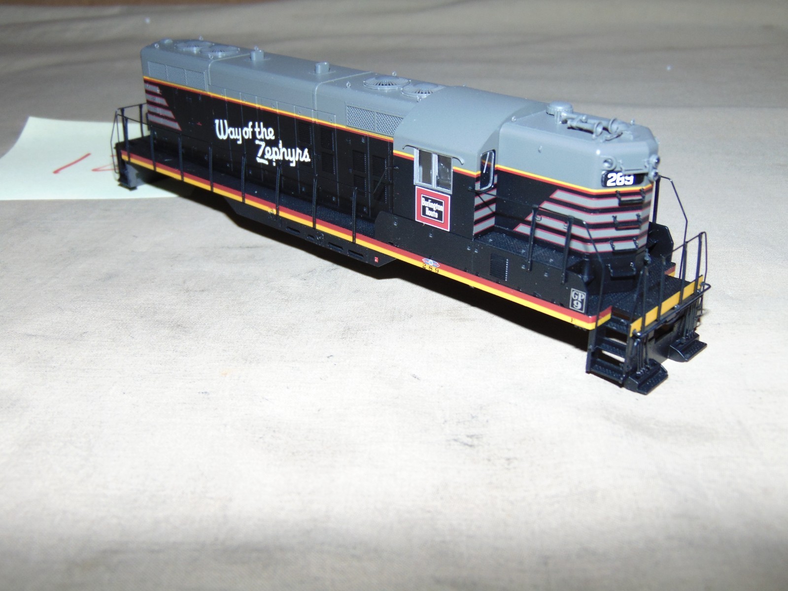 WALTHERS PROTO HO 920-31132 BURLINGTON GP9 CAB 289 SHELL ONLY #12
