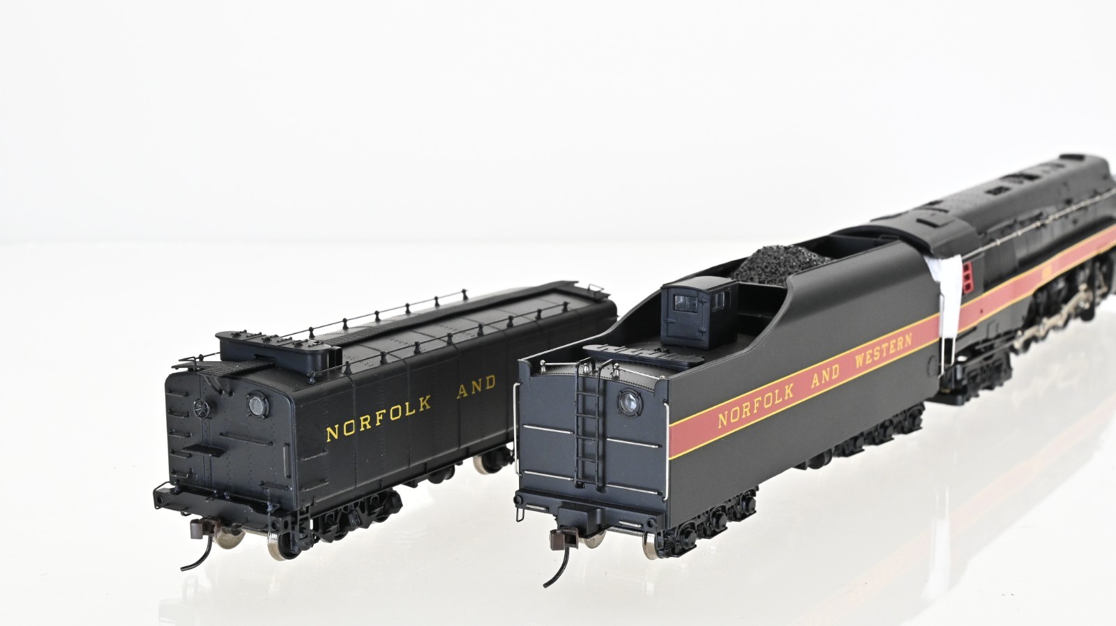 Bachmann Spectrum 4-8-4 Class J Fright Version N&W w/Water Tender HO scale