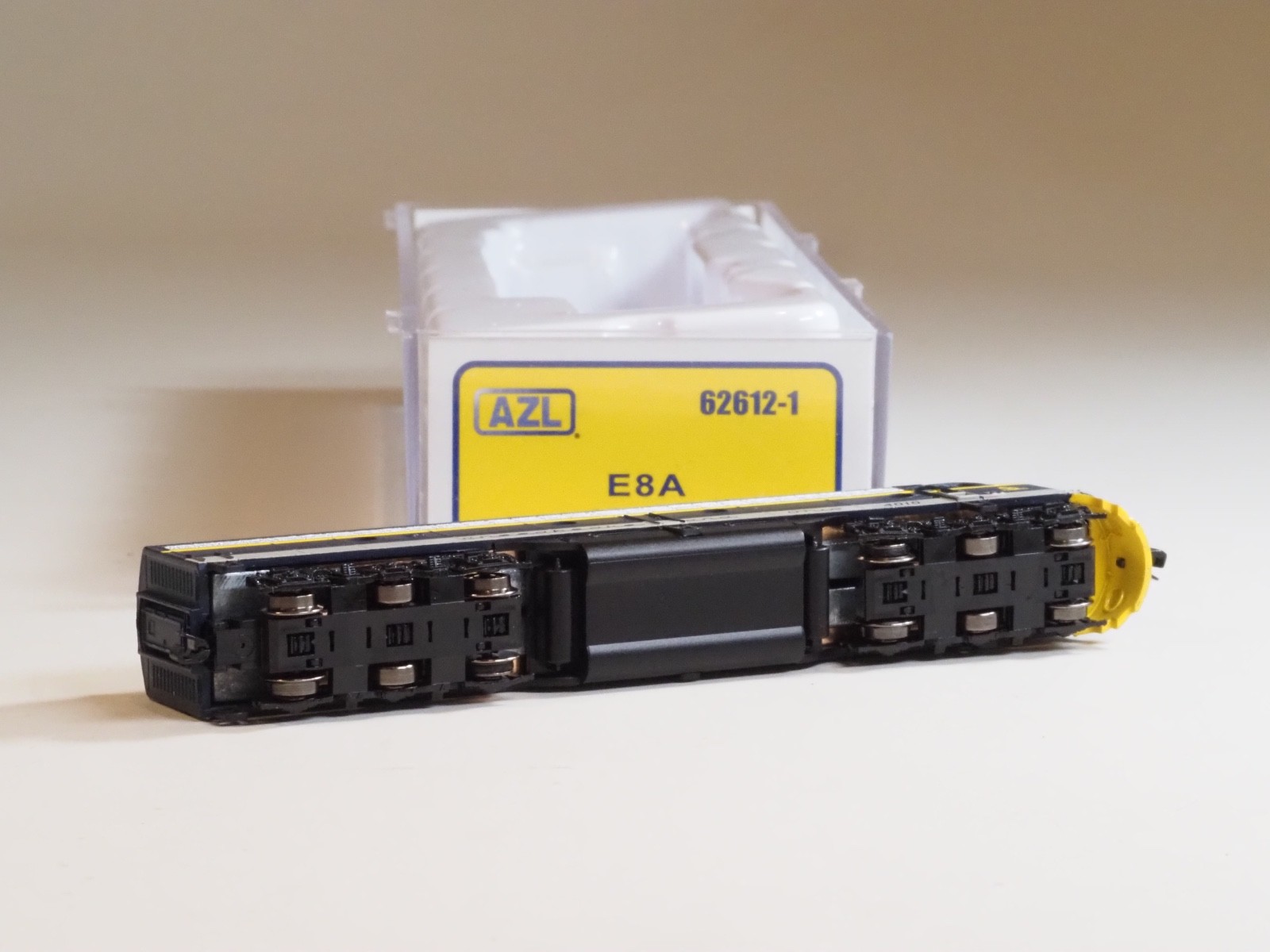 AZL 62612-1 Z-scale Chesapeake Ohio C&O E8 A #4010 Diesel Locomotive NEW &TESTED