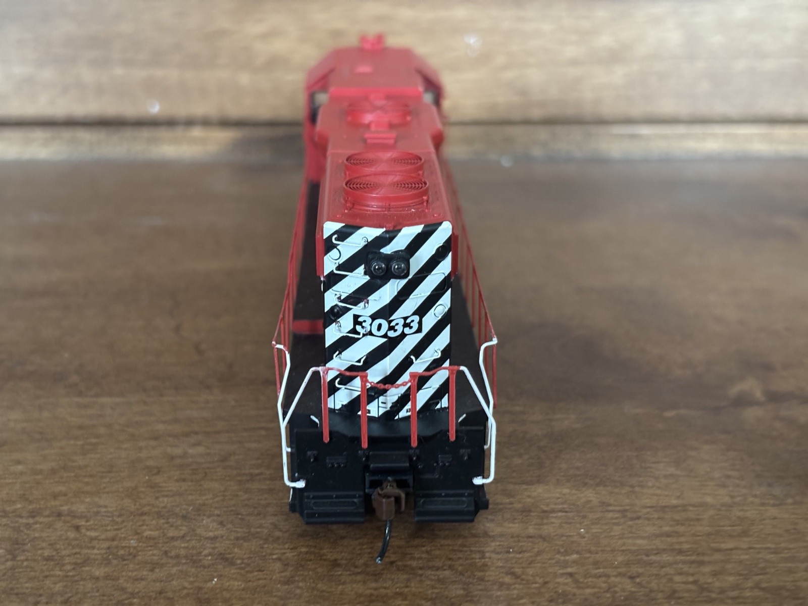 Athearn HO Canadian Pacific GP38-2 Locomotive #3033 Runs Well NO HEADLIGHT
