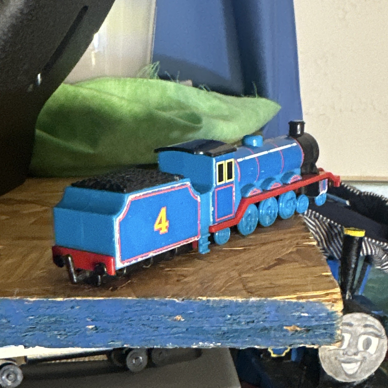 Thomas & Friends Gordon No. 4 Wooden Railway Blue Steam Locomotive 4-6-2