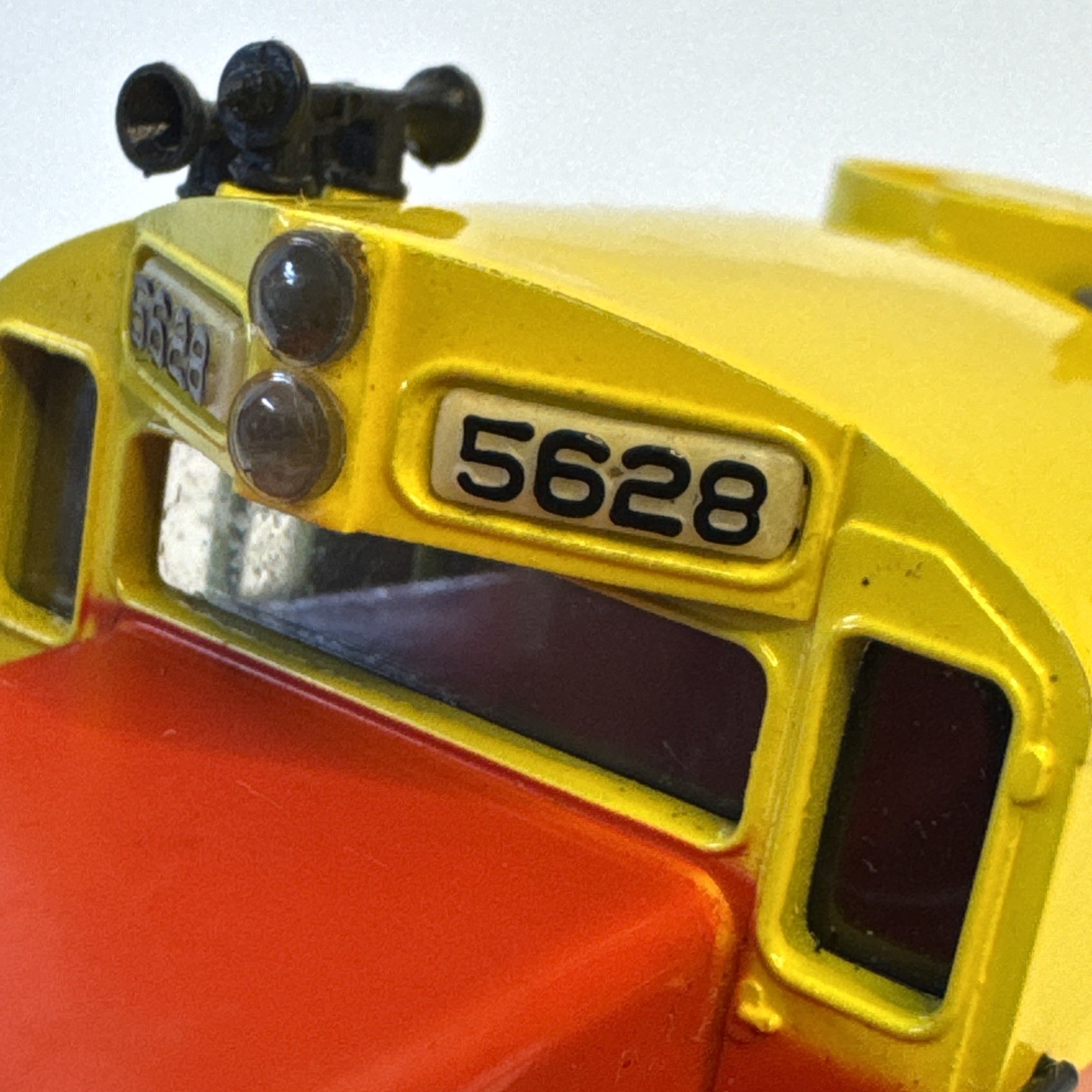 Vintage Chattanooga 5628 HO Scale Locomotive Red/Yellow Diesel Untested