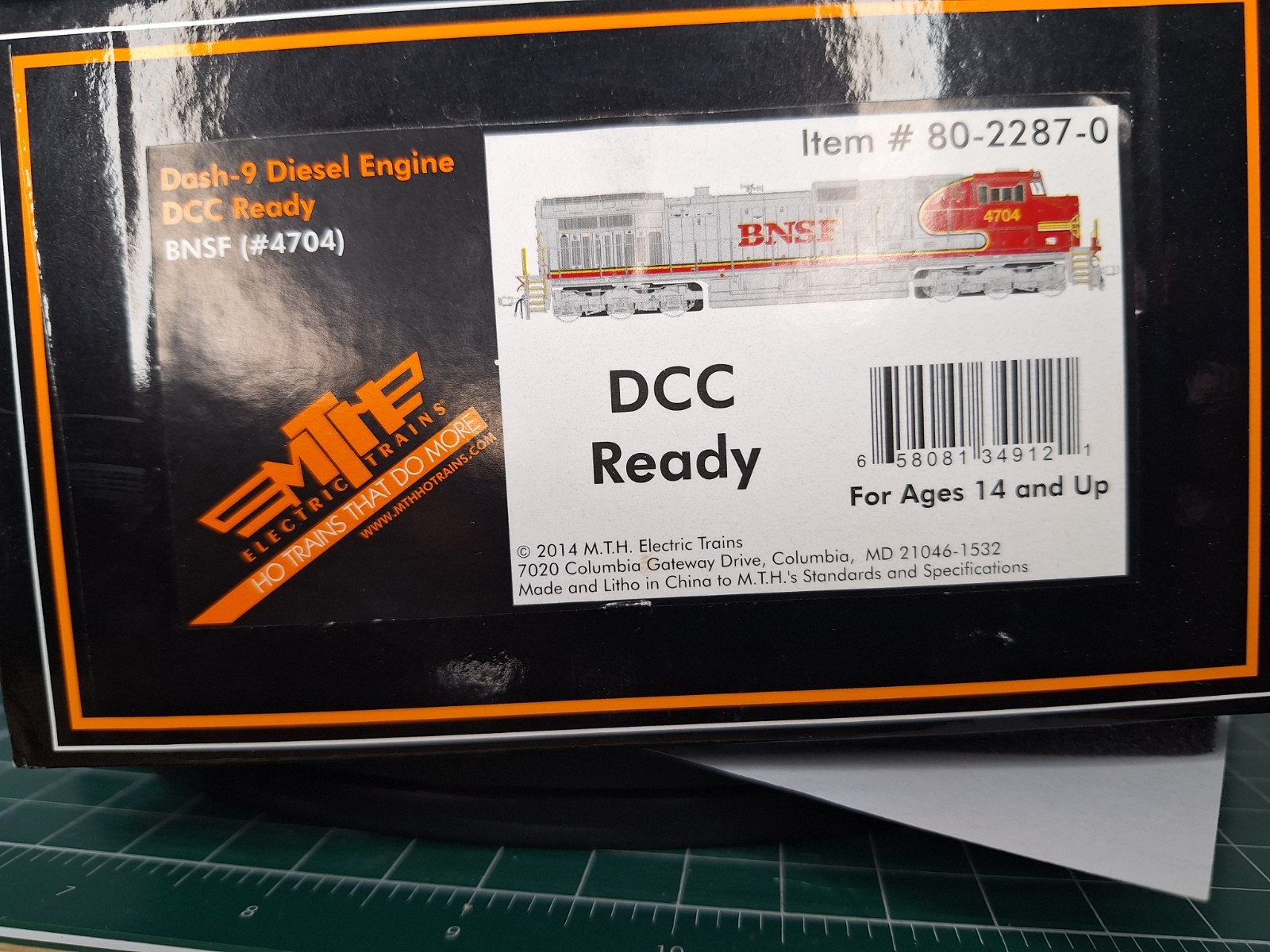 HO-Scale MTH DASH 9-44CW. ATSF 4411 (Fantasy Paint) #80-2287-0
