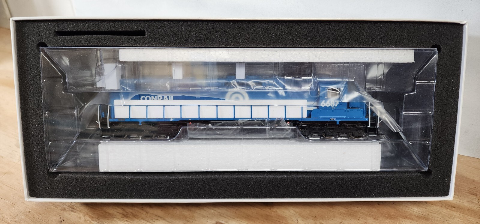 ATHEARN GENESIS HO G63716 CONRAIL RR SDP45 (SD45M) #6687 Tsunami 2 Sound & DCC