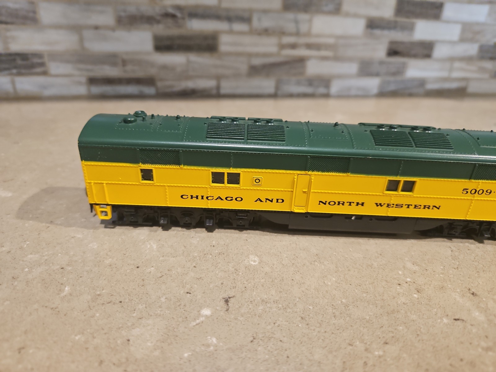 Vtg Con-Cor HO EMD E-7A Chicago & North Western CNW #5009A Powered 15-002371 LN