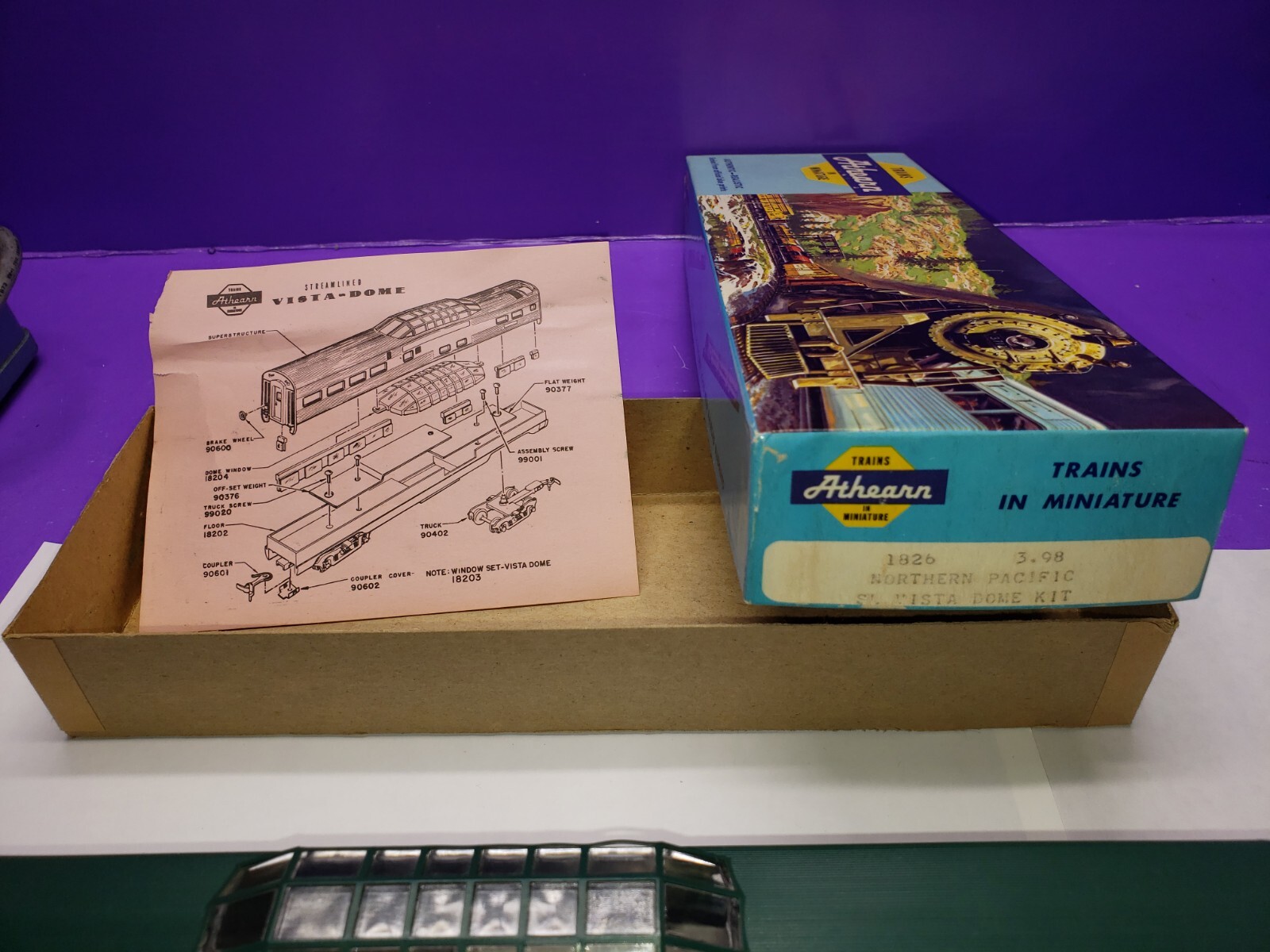 N P RAILWAY EXPRESS SL Vista Dome CAR 500 Athearn HO Northern Pacific With Box